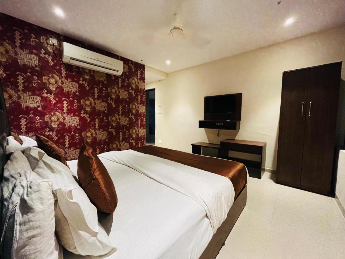 Hotel Nova Vesu สุรัต ภายนอก รูปภาพ