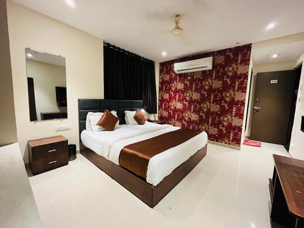Hotel Nova Vesu สุรัต ภายนอก รูปภาพ