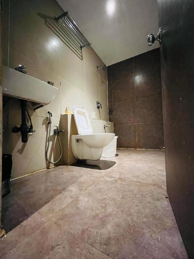 Hotel Nova Vesu สุรัต ภายนอก รูปภาพ
