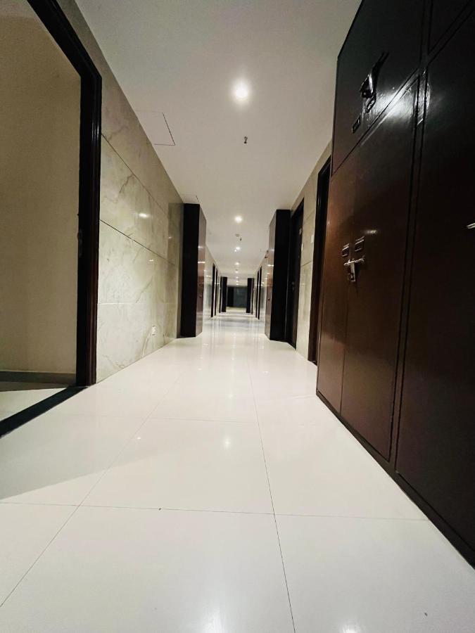 Hotel Nova Vesu สุรัต ภายนอก รูปภาพ